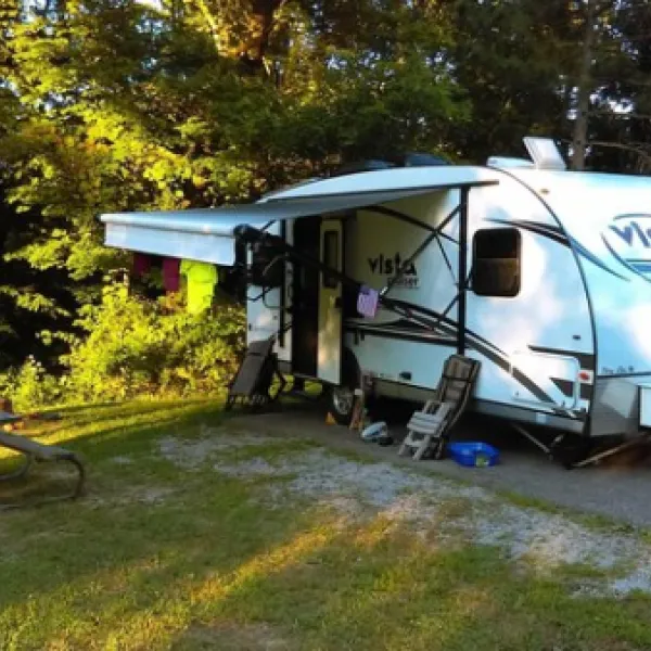 burr-oak-state-park-campground-glouster-r3ihk
