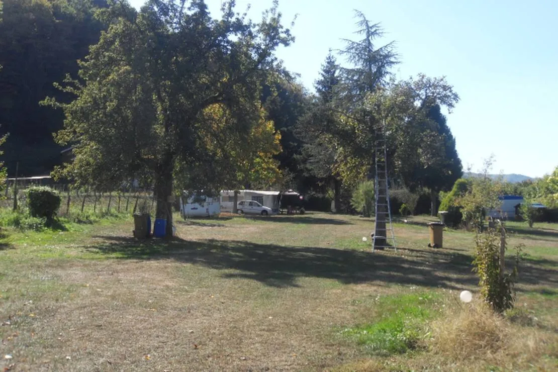 camping-aire-naturelle-de-mont-chardon-oyeu-f1z6k
