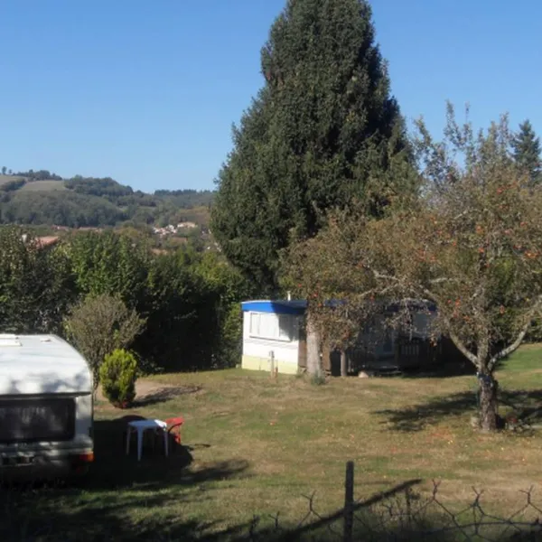 camping-aire-naturelle-de-mont-chardon-oyeu-qucri