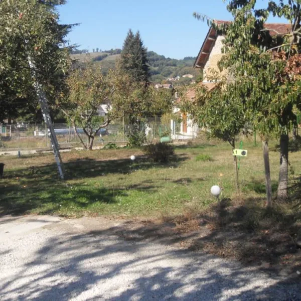 camping-aire-naturelle-de-mont-chardon-oyeu-sde0a