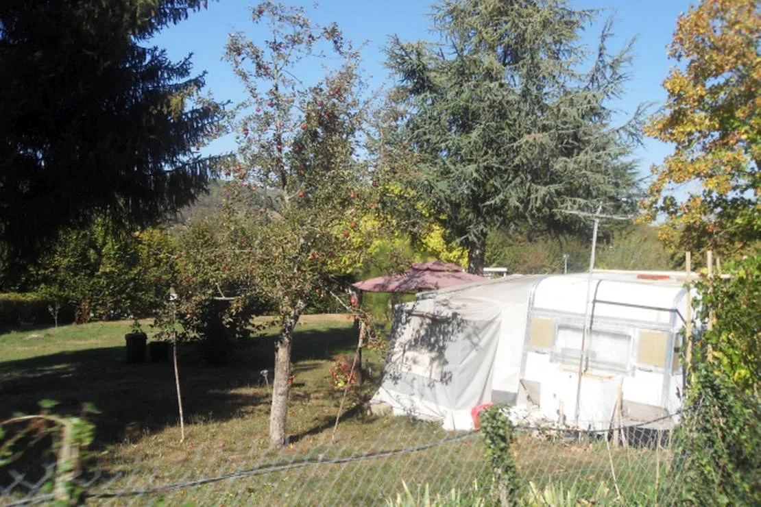 camping-aire-naturelle-de-mont-chardon-oyeu-tqfxp