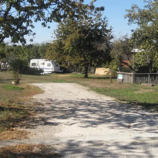 camping-aire-naturelle-de-mont-chardon-oyeu-xoj3g