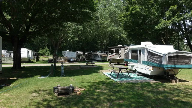 riverdale-farm-campsites-clinton-hkdd3