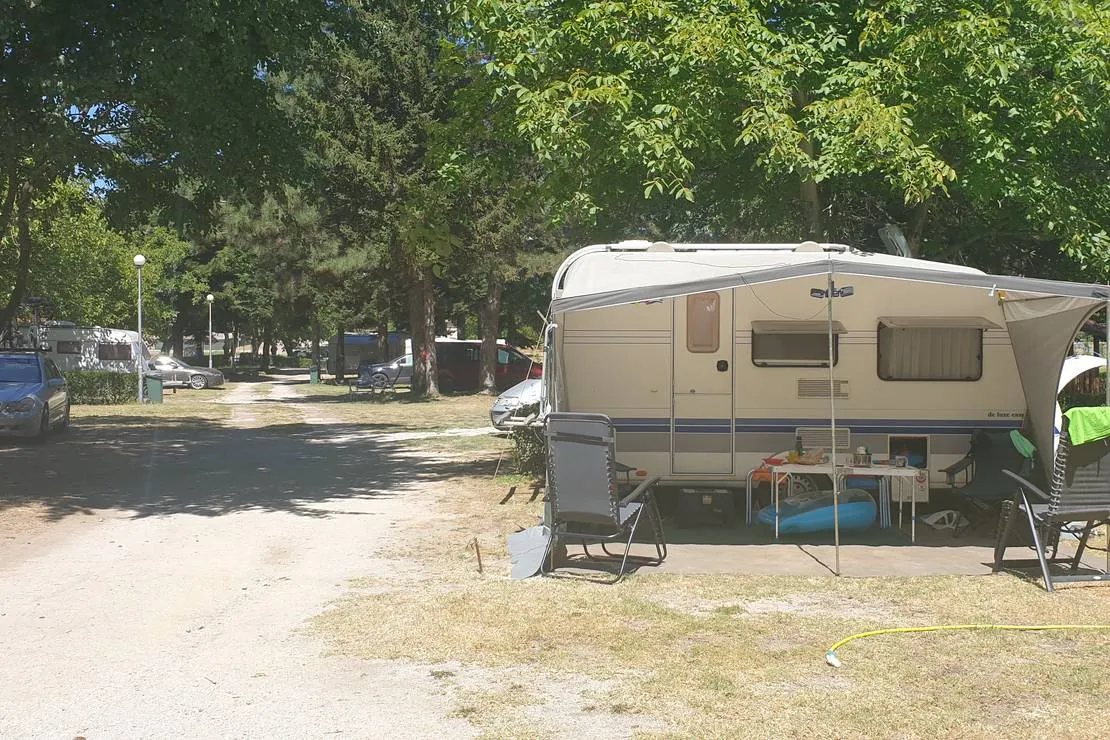 campsite-kapinovski-monastery-velchevo-osqh2