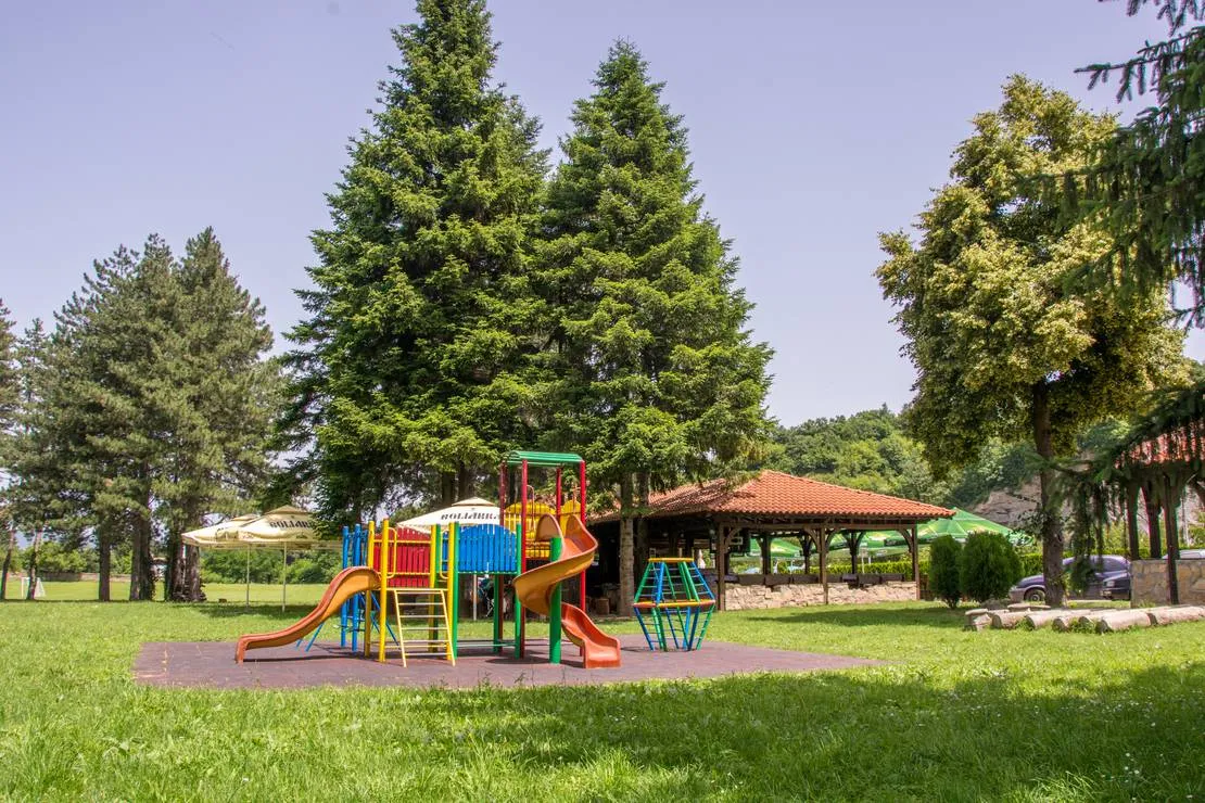 campsite-kapinovski-monastery-velchevo-r2mrg
