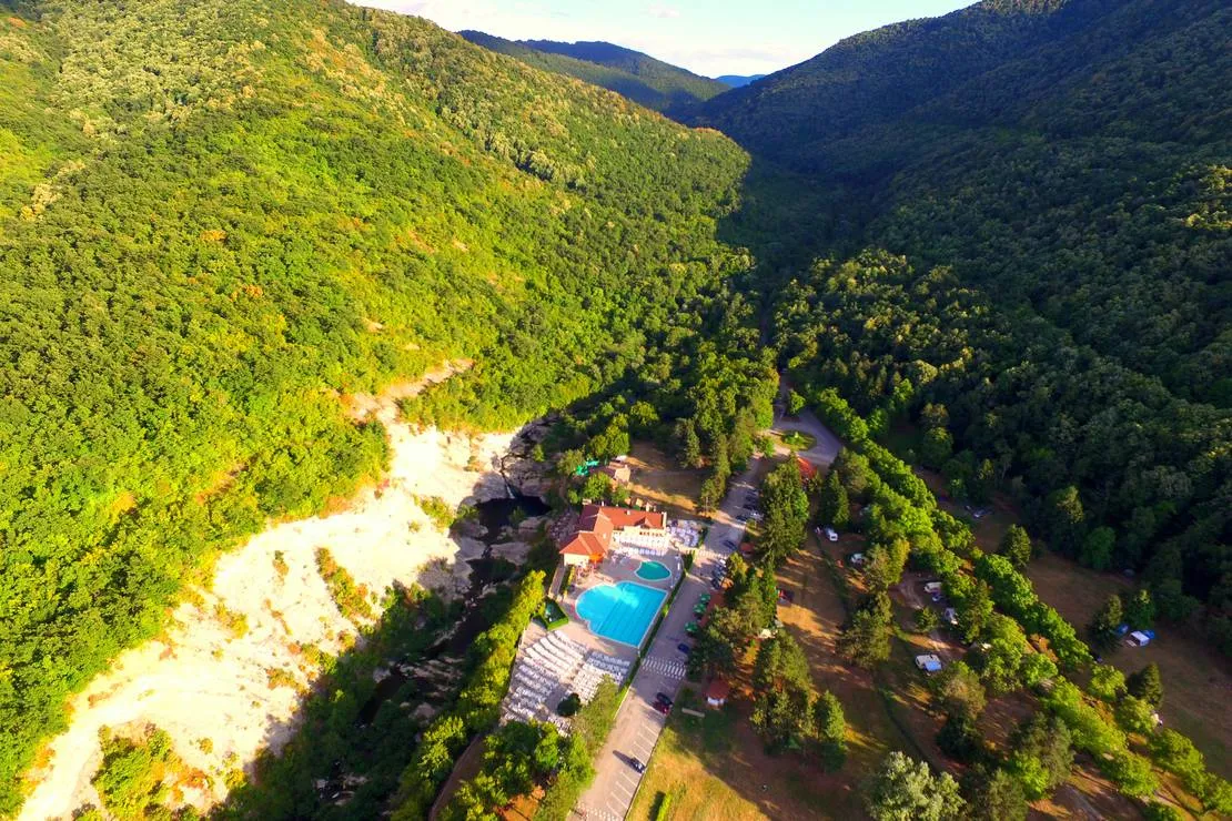 campsite-kapinovski-monastery-velchevo-x5izf