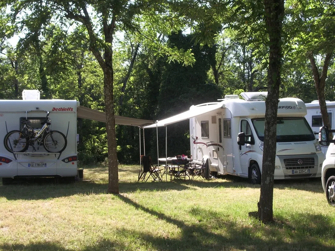 acacias-rosiegraveres-ardeche-b9cnh