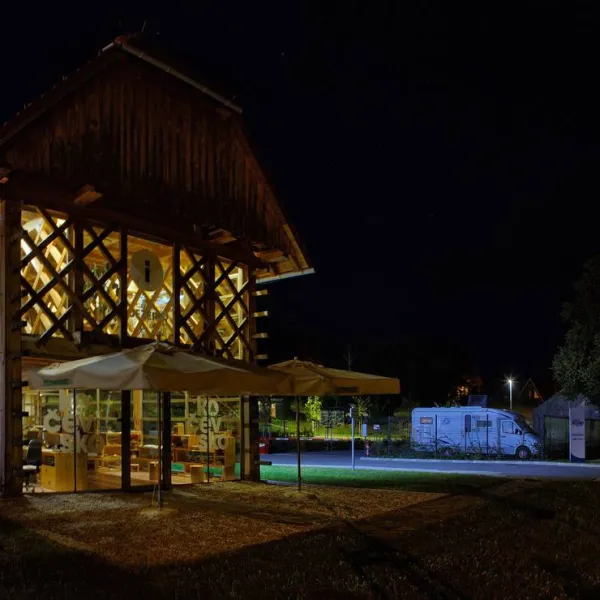 camp-jezero-kocevsko-kocevje-bhjx4