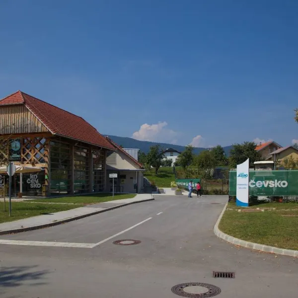 camp-jezero-kocevsko-kocevje-f6jgx