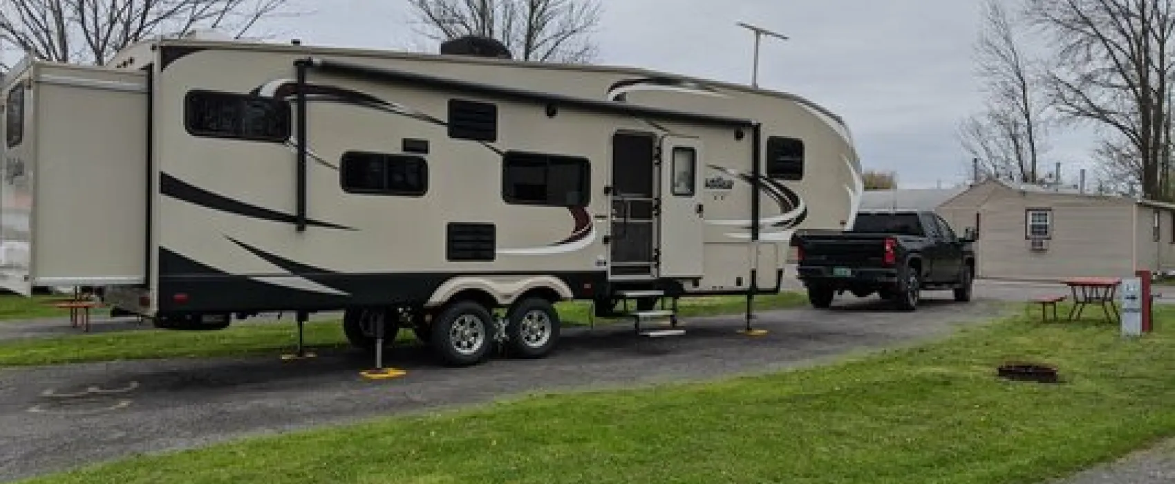 AA Royal Motel & Campground
