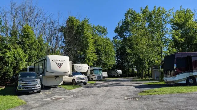aa-royal-motel-campground-niagara-falls-ss8zi