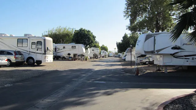 walnut-rv-park-northridge-xpbg5