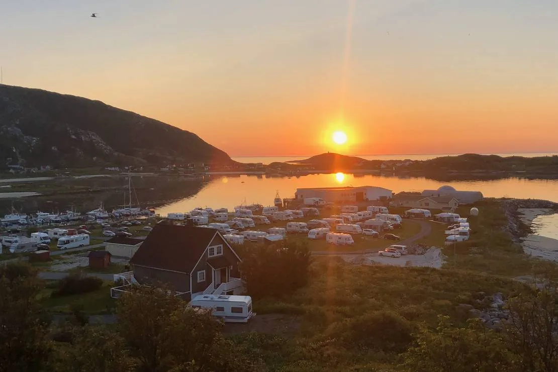 sommaroy-camping-marina-troms-l0z7m