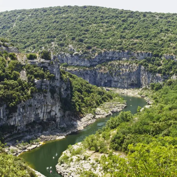 village-huttopia-sud-ardeche-vagnas-vuunu