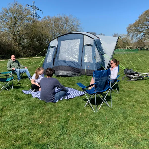 hannah-wales-chichester-yd81c