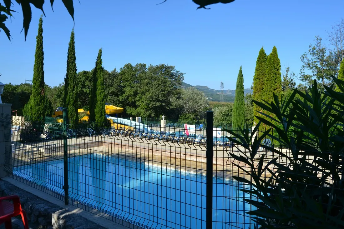capfun-le-merle-roux-frankrijk-hdioz