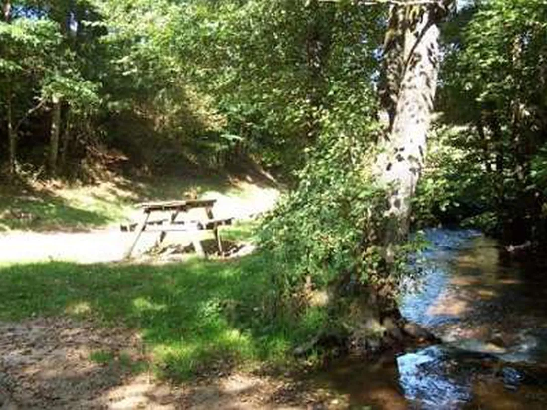 municipal-la-boutiegravere-st-leacuteger-sous-beuvray-morvan-kpwsv