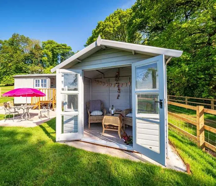 shepherds-crook-hut-macclesfield-wvcku