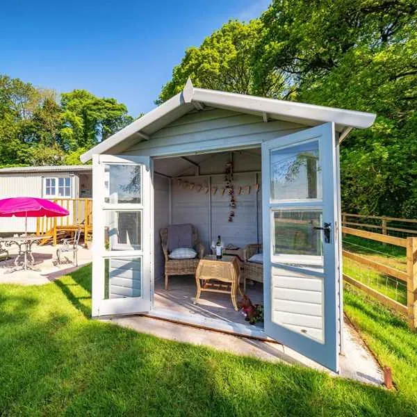 shepherds-crook-hut-macclesfield-wvcku