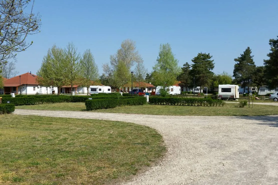 apartmanpark-es-kemping-cegled-cegled-jssbz