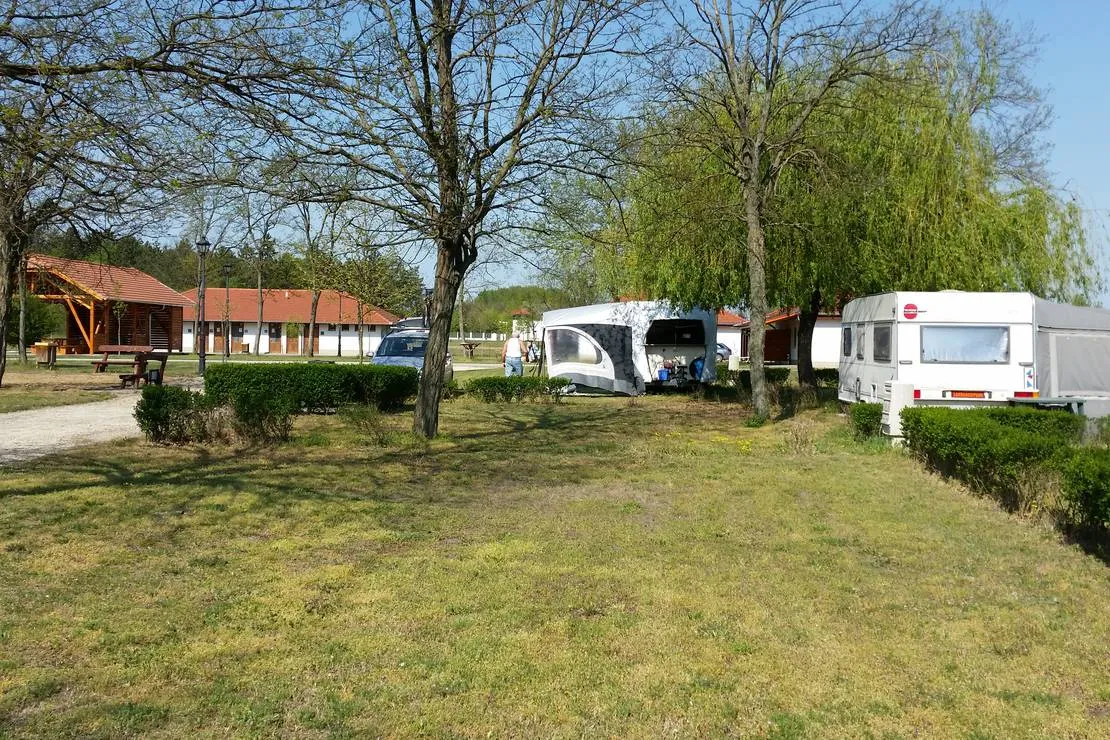 apartmanpark-es-kemping-cegled-cegled-oyapp