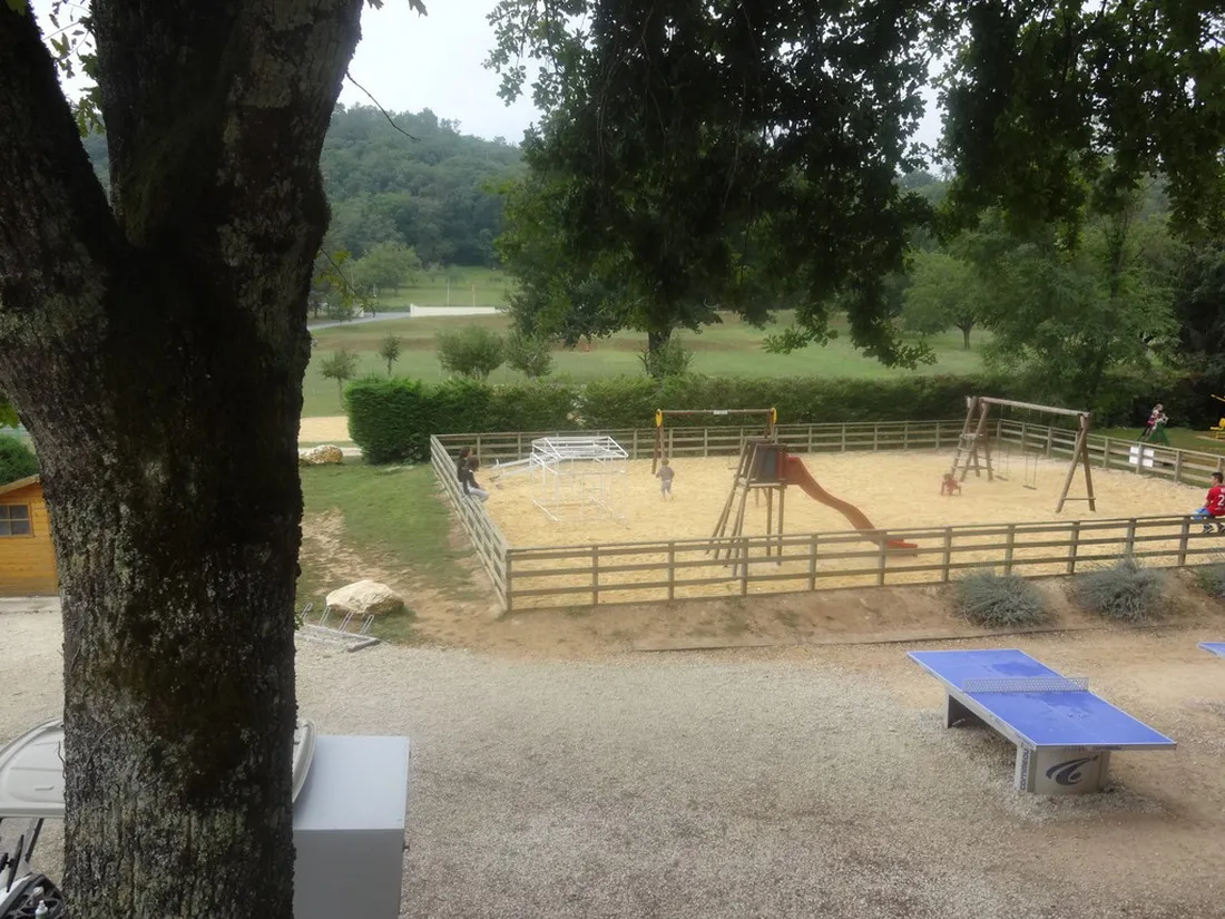 domaine-des-chenes-verts-calviac-en-perigord-dordogne-xbs4u