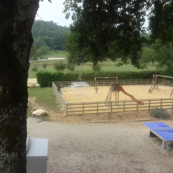 domaine-des-chenes-verts-calviac-en-perigord-dordogne-xbs4u