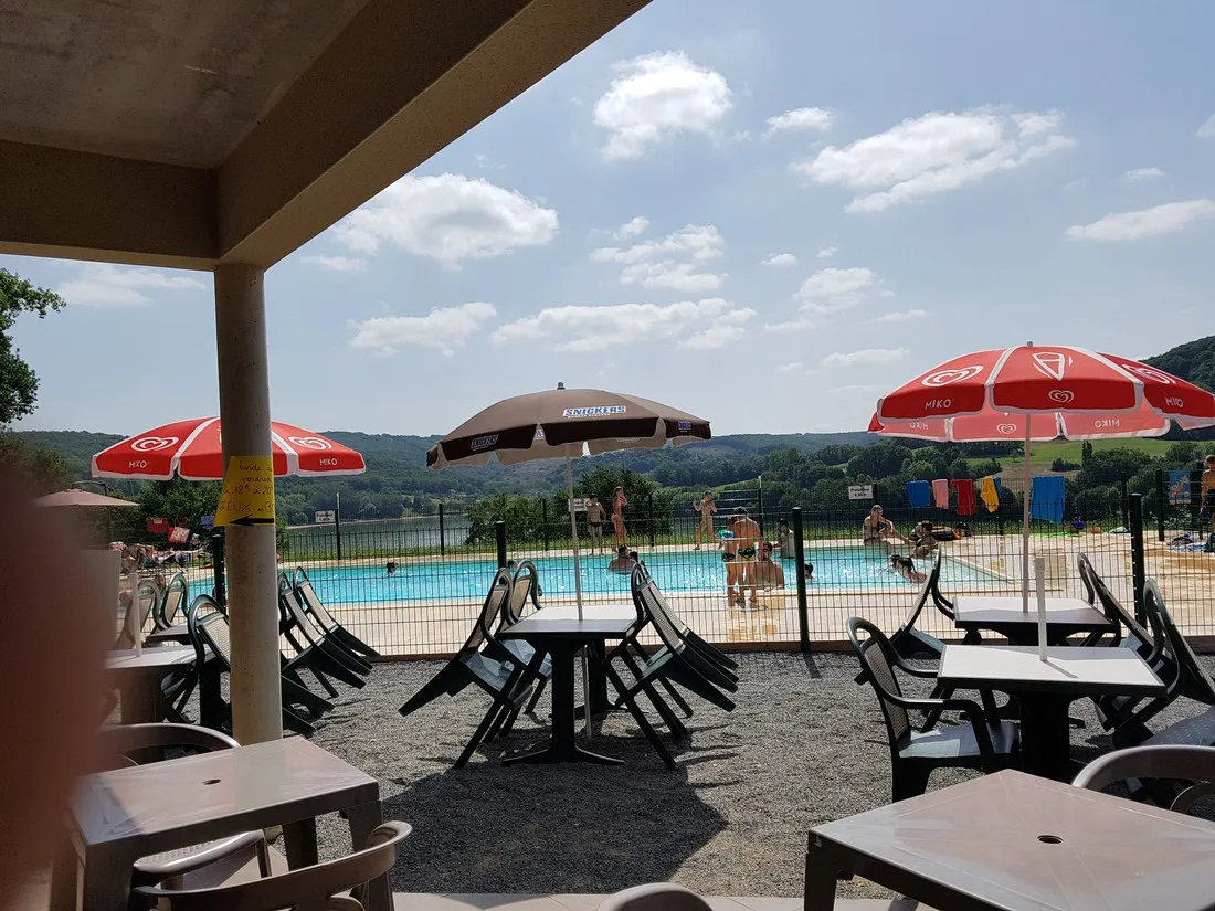 du-lac-du-causse-lissac-sur-couze-correze-9g31x