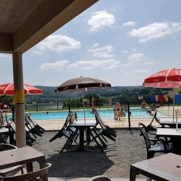 du-lac-du-causse-lissac-sur-couze-correze-9g31x