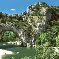 du-midi-vallon-pont-darc-ardeche-0nqcv