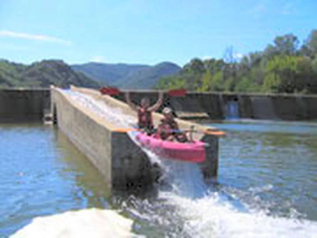 du-midi-vallon-pont-darc-ardeche-b8d7q