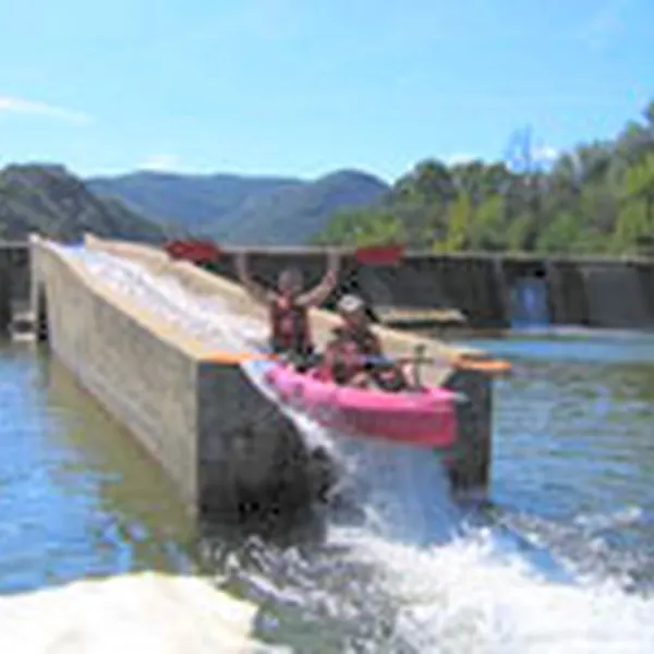 du-midi-vallon-pont-darc-ardeche-b8d7q