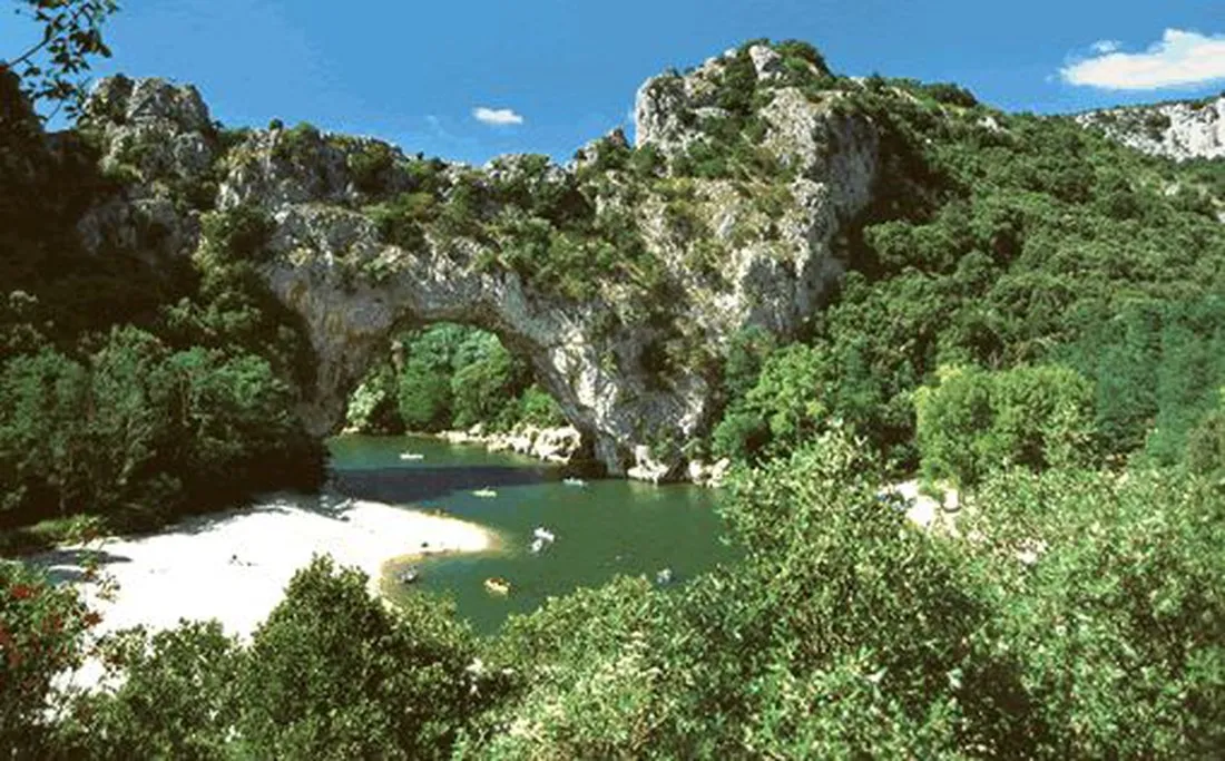 du-midi-vallon-pont-darc-ardeche-tw0v1