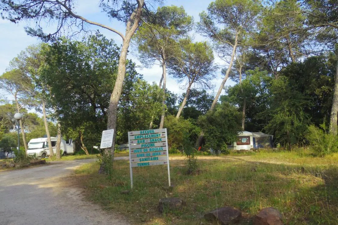 camping-les-bruyeres-le-luc-1gipn