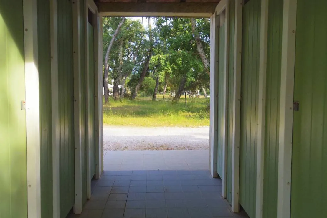camping-les-bruyeres-le-luc-qqrra
