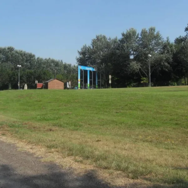 camping-le-plan-deau-st-nicolas-de-la-grave-dnjze