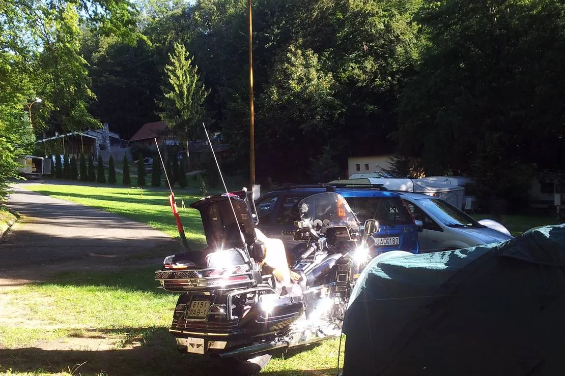 hollostetoi-hegyi-camping-bukkszentkereszt-hollosteto-cehfu