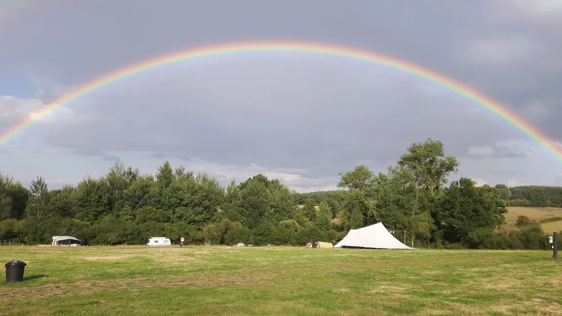 hondencamping-le-grand-larue-couleuvre-vklhz