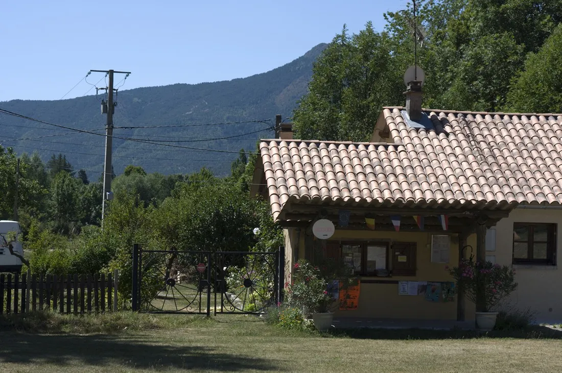 aire-naturelle-l-issole-st-andre-les-alpes-dicti