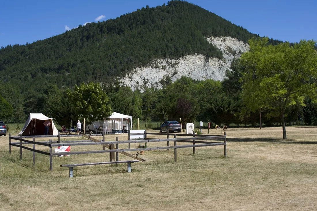 aire-naturelle-l-issole-st-andre-les-alpes-kfggr