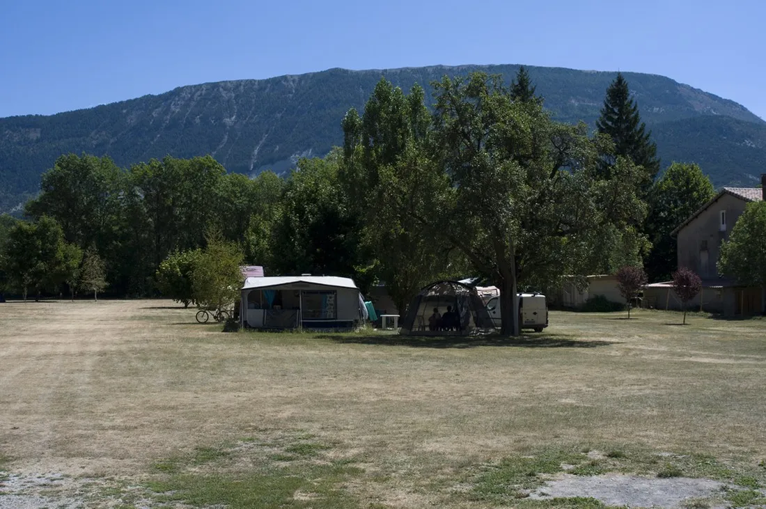 aire-naturelle-l-issole-st-andre-les-alpes-lgvtk