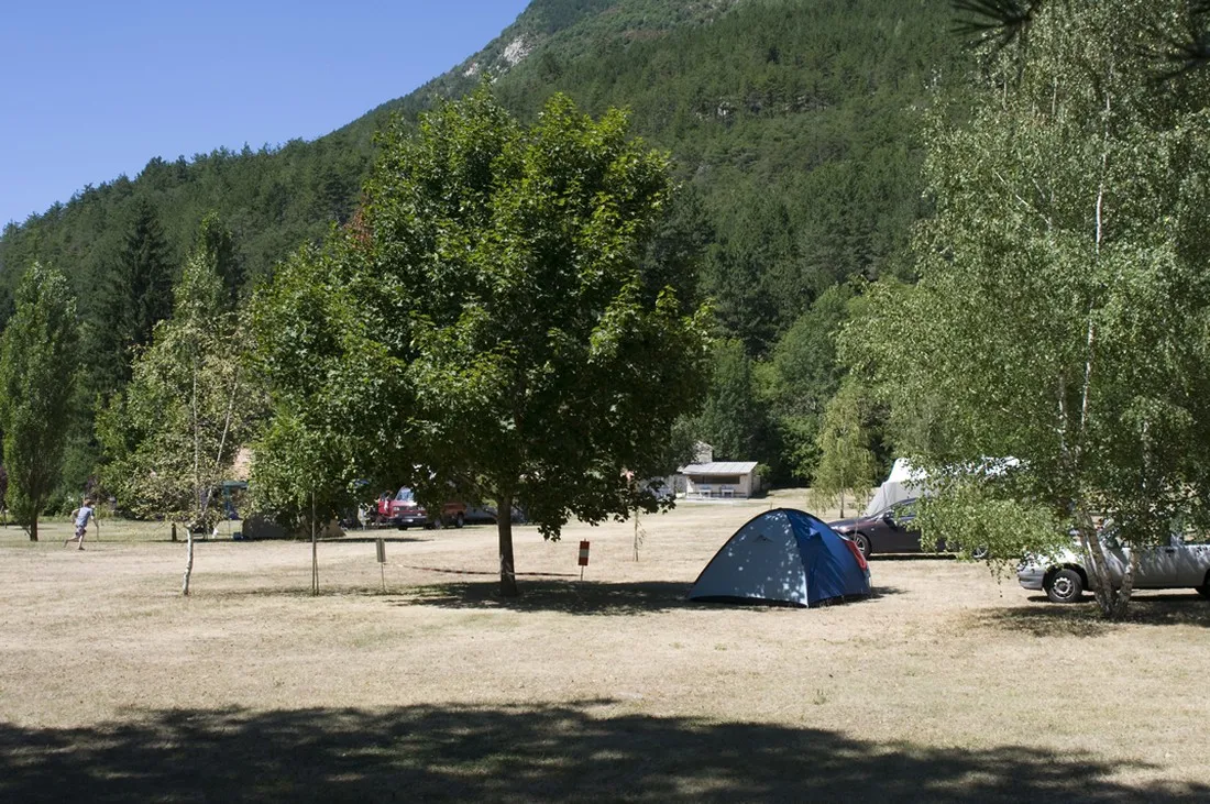 aire-naturelle-l-issole-st-andre-les-alpes-ujjac