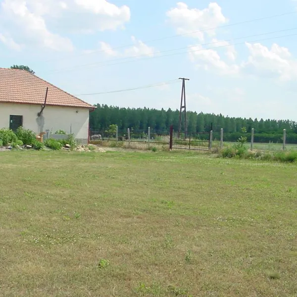 hongarije-poesta-mini-camping-tiszakecske-is5jp