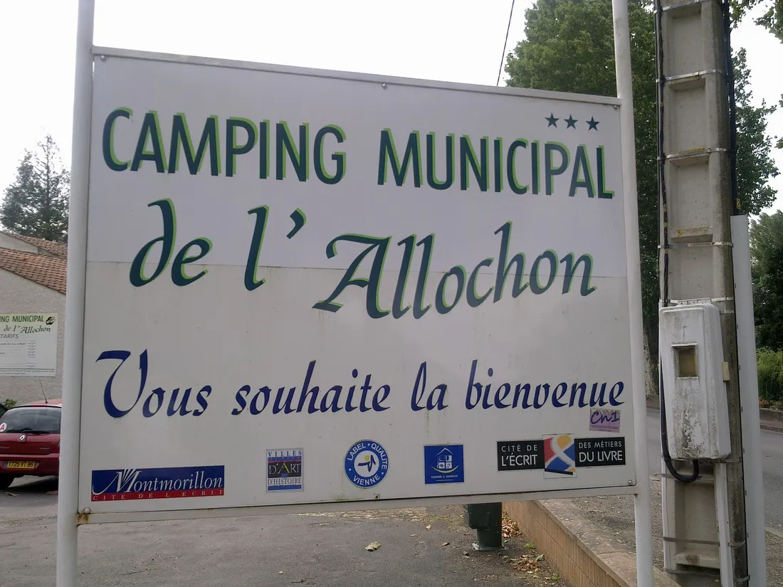 camping-municipal-de-lallochon-montmorillon-owvov