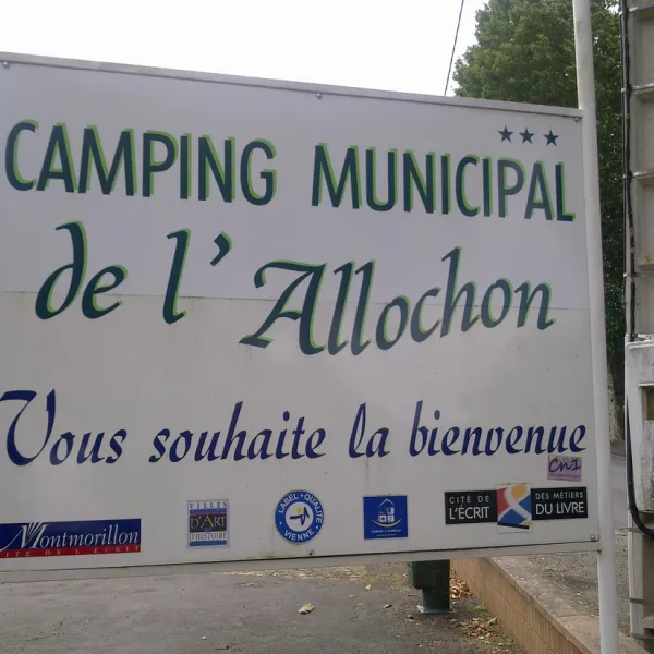 camping-municipal-de-lallochon-montmorillon-owvov