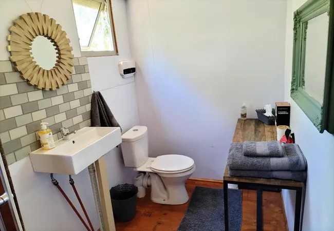 the-well-glamping-tent-dirkie-uys-street-franschhoek-tojm9