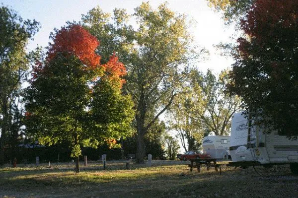 cottonwood-grove-rv-campground-hesston-5l0nt