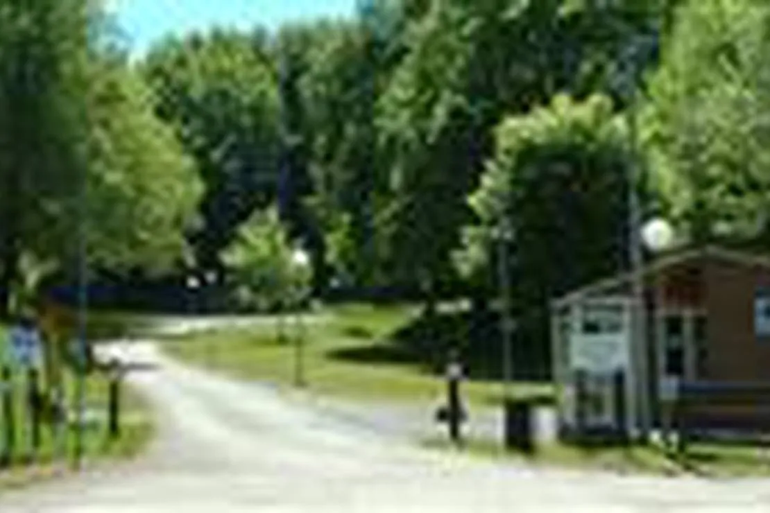 camping-municipal-du-lac-st-helene-bujaleuf-fezq1