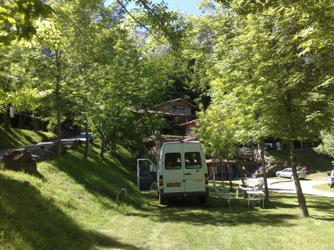 el-redondo-picos-de-europa-fuente-de-dv9du