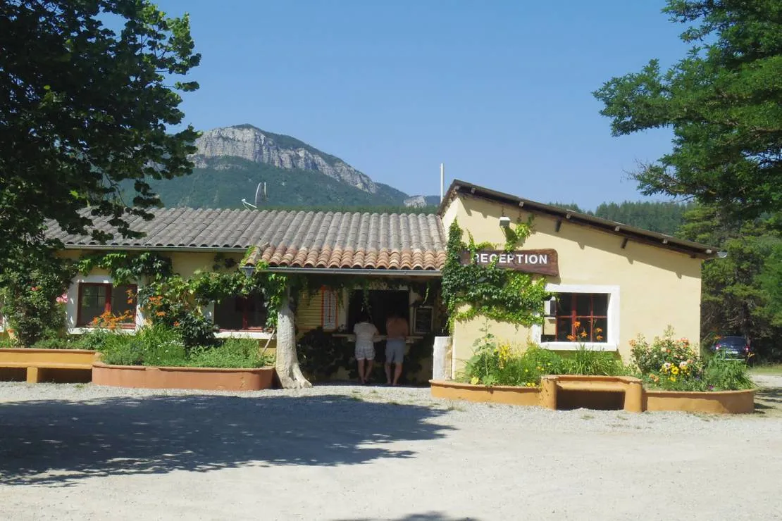 camping-les-cigales-saint-genis-1tap3